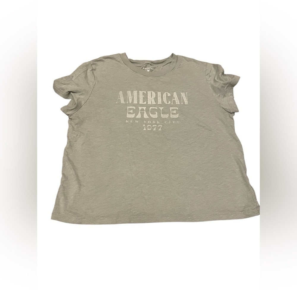 American Eagle Light Green Graphic Tee Size Medium EUC